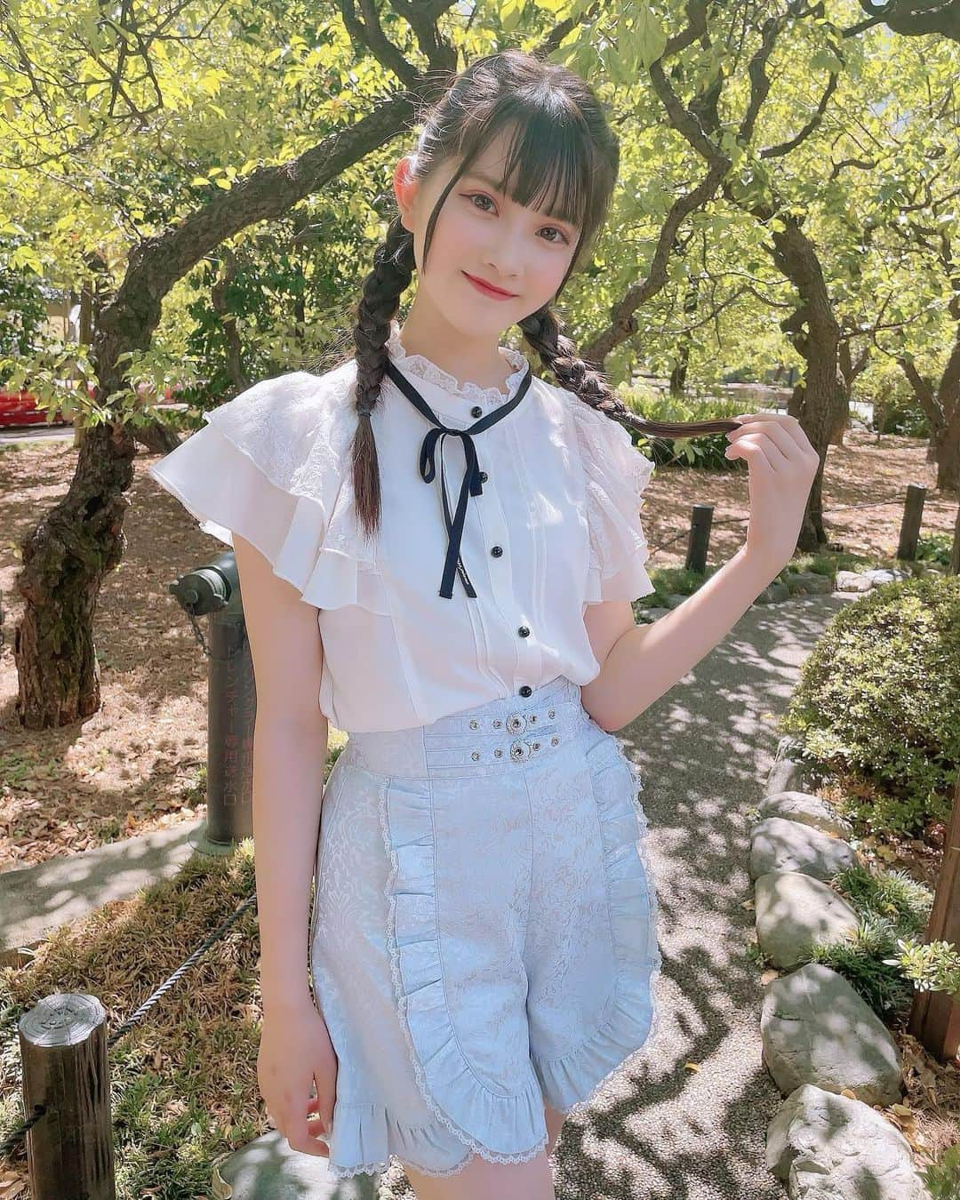 工藤咲姫さんのインスタグラム写真 - (工藤咲姫Instagram)「癒しの空間𓂃𓂂🍃  ショーパンとっても可愛くてお気に入り〜ちーちゃんからの🎁🩷   #マイナスイオンチャージ  #緑  #三つ編みツインテール  #清楚系  #ガーリー  #ショーパン女子  #honeycinnamon  #ちーちゃん  #いつもありがとうございます  #感謝  #fjk  #工藤咲姫」8月29日 21時32分 - saki_kudo_0710