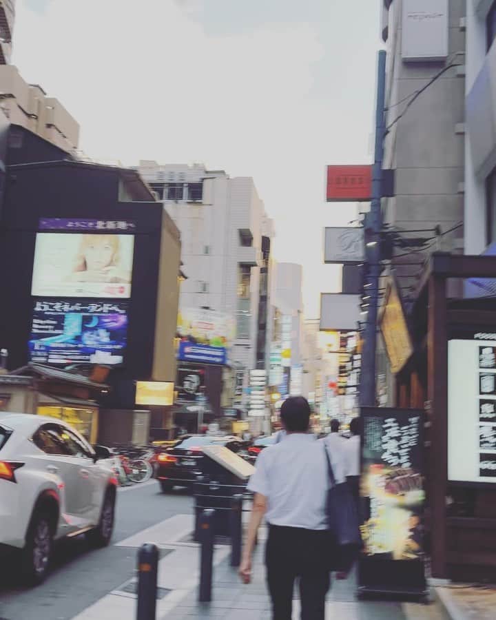 のインスタグラム：「今夜は、兄弟会 親友ウィンハウジングと今や馬主の彦ちやん！同じ歳で誕生日も近く血液型、星座、生まれ育った環境全て一緒の兄弟！ そして、株式会社ハウスクリエイトの弟中村英社長と、兄弟会3人で会食から クラブ活動三軒回ってシャンパン抜き抜きしながら、プレゼントも沢山いただき 感謝、感謝🥲」