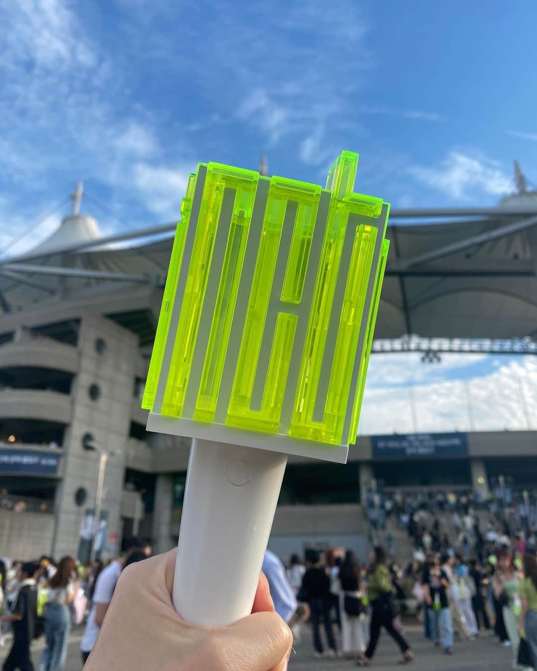 北林明日香のインスタグラム：「週末に久しぶりにライブ行ってきた。最高過ぎて余韻であと数週間は楽しく過ごせそう。次はいつ行けるかな🥹  오랜만에 콘서트 갔다왔는데 역시 내 인생에서 콘서트에 가는 것은 줄거움 중 하나라고 확신했어요ㅋㅋ  #nct_nation_totheworld #推し活 #韓国生活 #콘서트 #チケッティングにも慣れてきた #PC방にも慣れてきた」