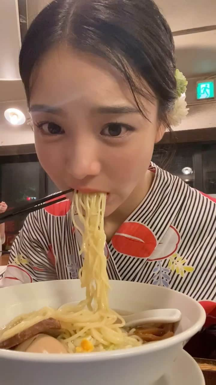 愛甲ひかりのインスタグラム：「🍜＋🌃=🫶🏻」