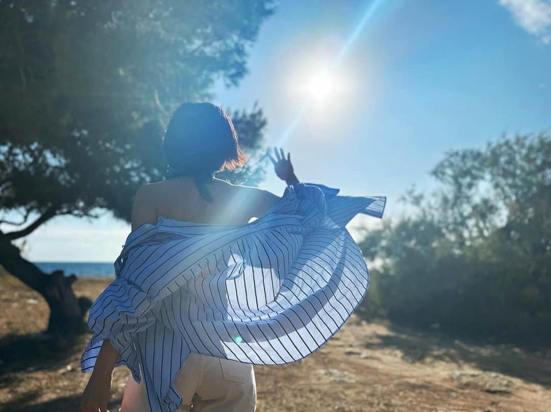 渡辺早織さんのインスタグラム写真 - (渡辺早織Instagram)「朝日新聞デジタル&M 『渡辺早織の思い出ちょっぴり、つまみぐい。』 執筆記事が公開されました。  今回は南イタリアに位置するプーリア州の旅のお話🇮🇹  地中海の風が気持ちいい爽やかな気候に たくさんの青を持つ海に魅せられた夏の日⛱️  今でも目に焼きついています☺️  感想、いいね&Mのサイトの方でも お待ちしております☺️  ぜひご一読ください🌸 記事のリンクはストーリーに貼ります。  #andm #朝日新聞デジタル  #思い出ちょっぴりつまみぐい #料理 #おうちごはん #簡単レシピ #レシピ動画」8月29日 21時45分 - _watanabesaori_
