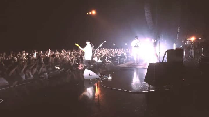 のインスタグラム：「🔥🔥🔥  @noisemaker_official   NOISEMAKER ROAD TO 20th ANNIVERSARY ZEPP TOUR  Zepp DiverCity公演の ライブ映像を公開！  TOUR FINAL 9.17 (SUN) Zepp Sapporo  ▼チケット一般発売中！ https://noise-maker.net/news/874c8da2-6887-4725-885c-a4c0b4a76cc7  ▼オフィシャルグッズ発売中！ https://noisemaker.base.shop/  #NOISEMAKER」