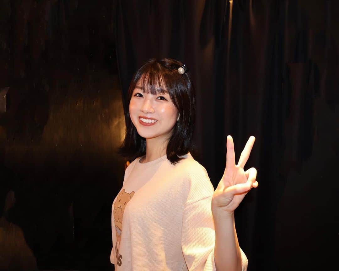 中西香菜のインスタグラム：「あんまりInstagramに載せてなかったですがそう言えば髪の毛とっても切ってました💇‍♀️  髪切ってからドライヤーの時間が少なくなって毎日幸せを感じています🥰でもまだ慣れなくて髪を洗うときとかポニーテールしようとした時ににあれ！？？ってなってたりします！  優柔不断すぎていつも美容室で何でも良いのでお任せで！とか言っちゃって困らせてます🥹  前回の投稿で似てる動物をみんなが答えてくれてるやつとっても個性が出てたのとおもしろかったり嬉しかったりでたくさん笑顔になりました！😂  ありがとうね〜！！」