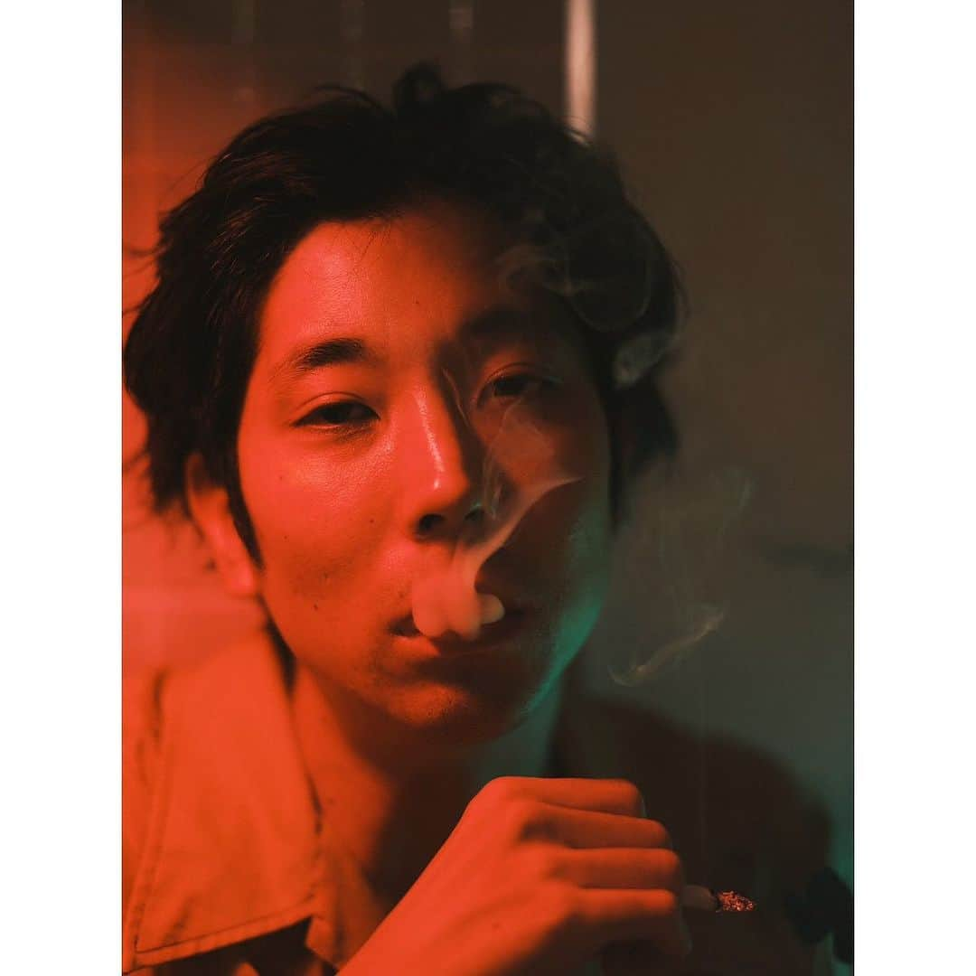 関口アナンさんのインスタグラム写真 - (関口アナンInstagram)「UNDER THE RED LIGHT SESSION 2023  🧠🧠🧠🧠🧠🧠🧠🧠🧠 IMAGINARY FILM WORLD Ⅰ 🧠🧠🧠🧠🧠🧠🧠🧠🧠  PLACE : MY HOME /// KITCHEN 🍽️  🔥🔥🔥🔥🔥🔥🔥🔥🔥  📷🧑 MASASHI ANRAKU ///安楽将士 @anchan.jr   📷GFX50S Ⅱ」8月29日 21時51分 - anamdada