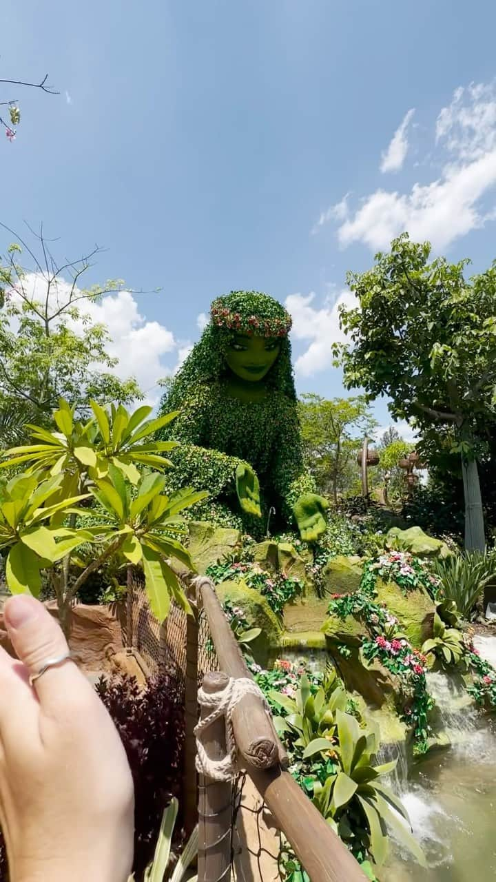 Walt Disney Worldのインスタグラム：「Sneak Peek 👀 Come with us for a first look at Journey of Water, Inspired by Moana 🌊💙 #Disney #DisneyParks #DisneyWorld #EPCOT #JourneyOfWater #Moana #Tefiti #Water #Attraction」