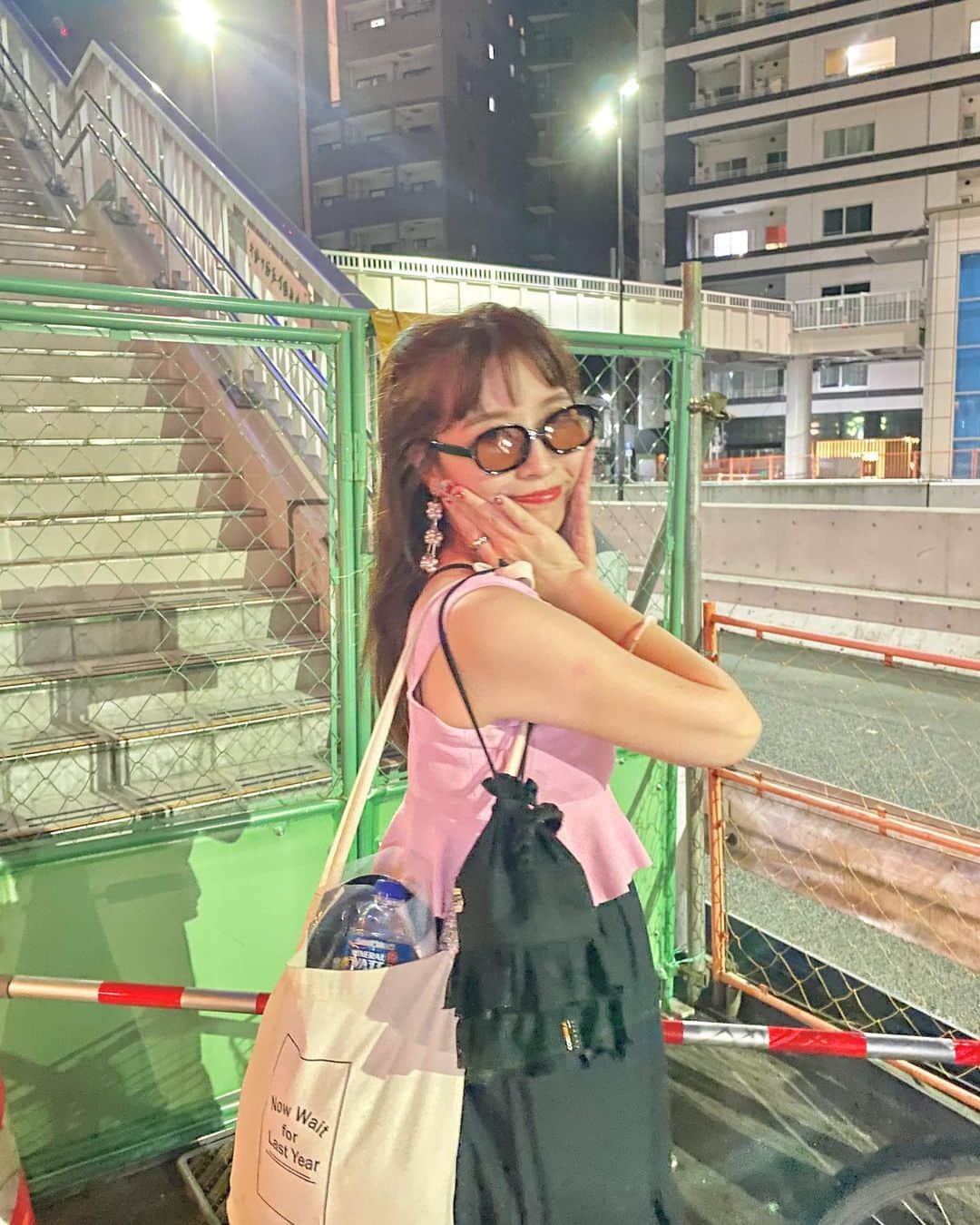 Fushimi natsukiさんのインスタグラム写真 - (Fushimi natsukiInstagram)「夏の思い出post 🎐🎐🎐 全く追いつかない　。笑  夏もあと少しってことで 何を満喫できる服をたくさん着てる。  そして、滑り込みセーフで投稿する。 #tokyo #shibuya #東京#千駄ヶ谷#渋谷#表参道#30代コーデ」8月29日 21時57分 - fusshan