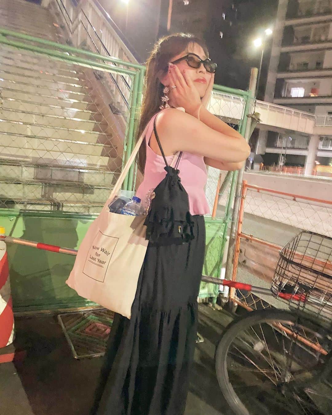 Fushimi natsukiのインスタグラム：「夏の思い出post 🎐🎐🎐 全く追いつかない　。笑  夏もあと少しってことで 何を満喫できる服をたくさん着てる。  そして、滑り込みセーフで投稿する。 #tokyo #shibuya #東京#千駄ヶ谷#渋谷#表参道#30代コーデ」