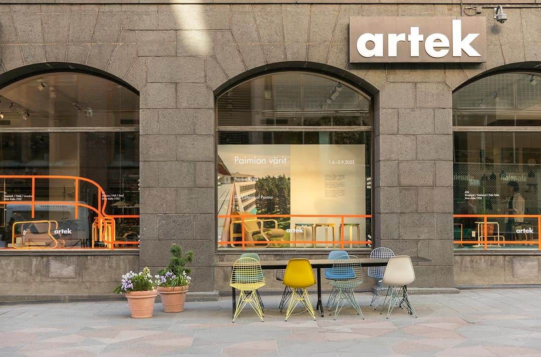 Artekのインスタグラム：「Each year, our Artek Helsinki store transforms its display for the summer. This year @artekhelsinki is celebrating the 90th anniversary of the Paimio Sanatorium. The exhibition is about to close so make sure to come by before it's too late.⁠ ⁠ 📍Keskuskatu 1 B, 00100 Helsinki, Finland」