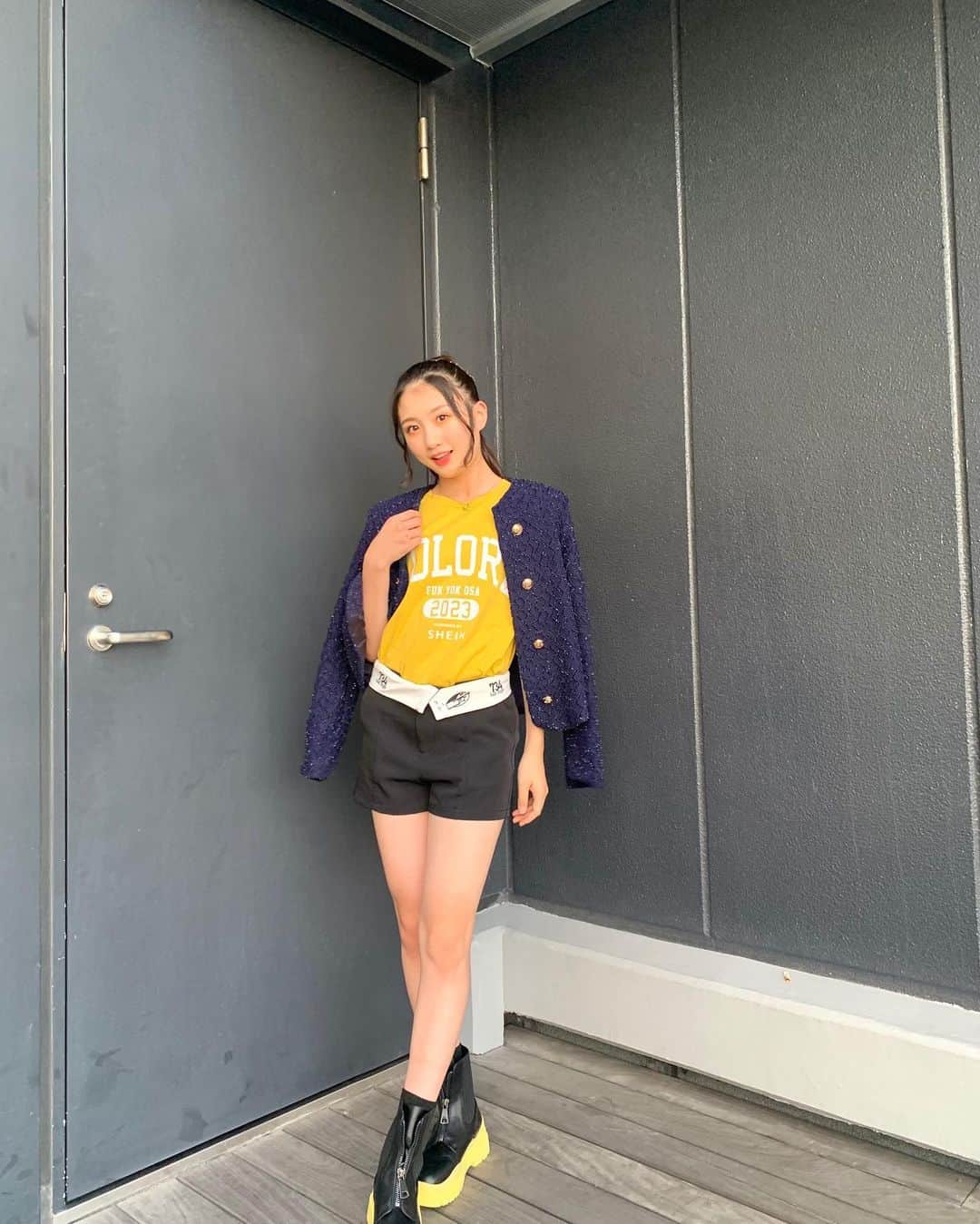塩月希依音のインスタグラム：「💛💛💛  #COLORZwithSHEIN2023 #shein #sheinコーデ #code#fashion#ジャケット#ツイード #jk #ljk #05#05년생 #05line#fyp」