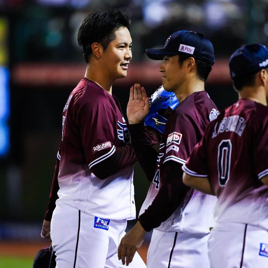 東北楽天ゴールデンイーグルスさんのインスタグラム写真 - (東北楽天ゴールデンイーグルスInstagram)「⚾️  ⚾️E 2-1 L⚾️  1点を争う緊迫の投手戦を制して4連勝‼️‼️‼️ これでFANS‘ユニホーム着用試合は10戦9勝に✨✨ 先発の則本選手が7回途中5安打1失点4奪三振で7勝目🎉 鈴木翔天選手、渡辺翔太選手、松井裕樹選手の継投で無失点に💯 これで松井裕樹選手は29セーブ目👏🏼👏🏼 打線は5回に岡島選手が2ベースヒットで出塁すると フランコ選手が値千金の12号2ラン🔥🔥🔥  #鷲が掴む #rakuteneagles #則本昂大 #マイケルフランコ  #岡島豪郎 #鈴木翔天 #渡辺翔太 #松井裕樹 #伊藤裕季也 #村林一輝  #辰己涼介」8月29日 22時03分 - rakuten_eagles