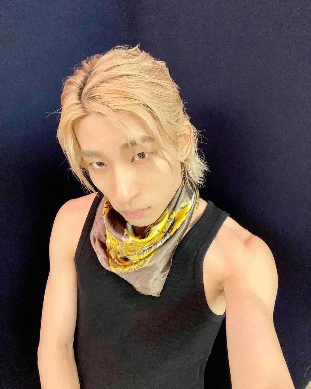 古幡亮（WATWING）のインスタグラム：「シンプルはヘアと小物で 崩してみる。 #RYOのきょー服」