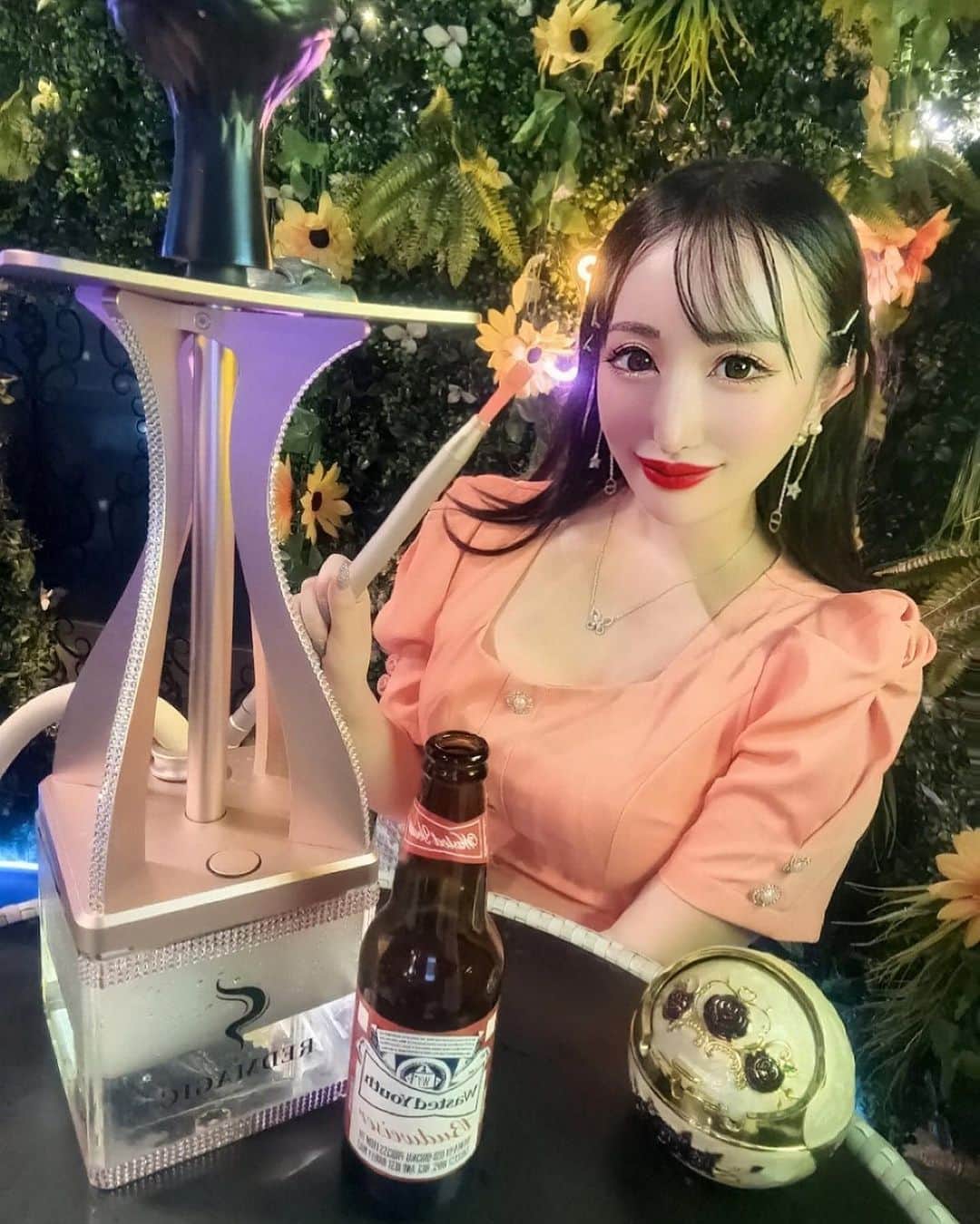 白咲えりかのインスタグラム：「最近アールグレイとアップル、モヒートの フレーバーが好き🥰🥂   #名古屋 #栄カフェ #東京 #神戸 #東京 #大阪 #福岡 #グラビア #投資女子 #20代投資家と繋がりたい #instagood #マツエク #キラキラ女子 #instadaily #love #happy #いいね返し #followforfollowback  #シーシャバー #シーシャ #シーシャ女子 #シーシャ好きと繋がりたい #名古屋シーシャ」