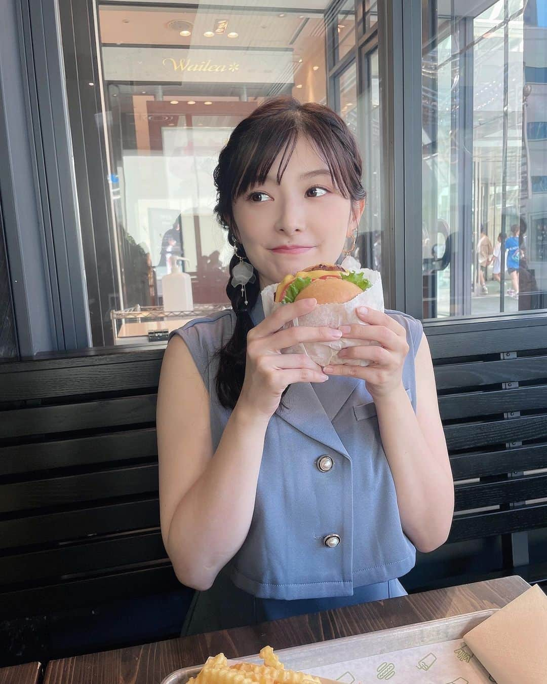 武藤十夢さんのインスタグラム写真 - (武藤十夢Instagram)「この間小麟とランチ行った〜🍔 シェイクシャックってたまに凄ーく食べたくなる🤤💕 . . #lunch #shakeshack #hamburger #武藤姉妹」8月29日 22時06分 - tommuto_official