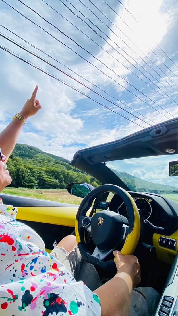 諸星伸一のインスタグラム：「⭐️ここの道路は制限速度60キロらしい⭐️笑  #lamborghini #ランボルギーニ #morohoshi #諸星伸一 #fightingstar #ファイティングスター #fsbk #世界最強モロックマ #世界最強諸星一家 #諸星一家 #powercraft  #lexani #lexanijapan #rockford #tokyo #japan」