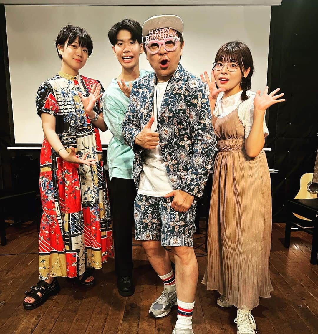 松谷賢示さんのインスタグラム写真 - (松谷賢示Instagram)「WARAミニLIVE IN王子『ケンさんと◯◯したい』ありがとうございました！皆さんと木原ちゃんなおちゃんかずしくんにhappy birthdayしてもらいました！ . #WARA #吉本坂 #LIVE #1時間 #なおちゃん #特製 #ハンバーガー #美味かった #デュエット #わろてた #木原ちゃん から #心理テスト #和志 から #質問 #色々 #皆さま #沢山の #おめでとう #ありがとう」8月29日 22時07分 - mizutamarepputai_ken