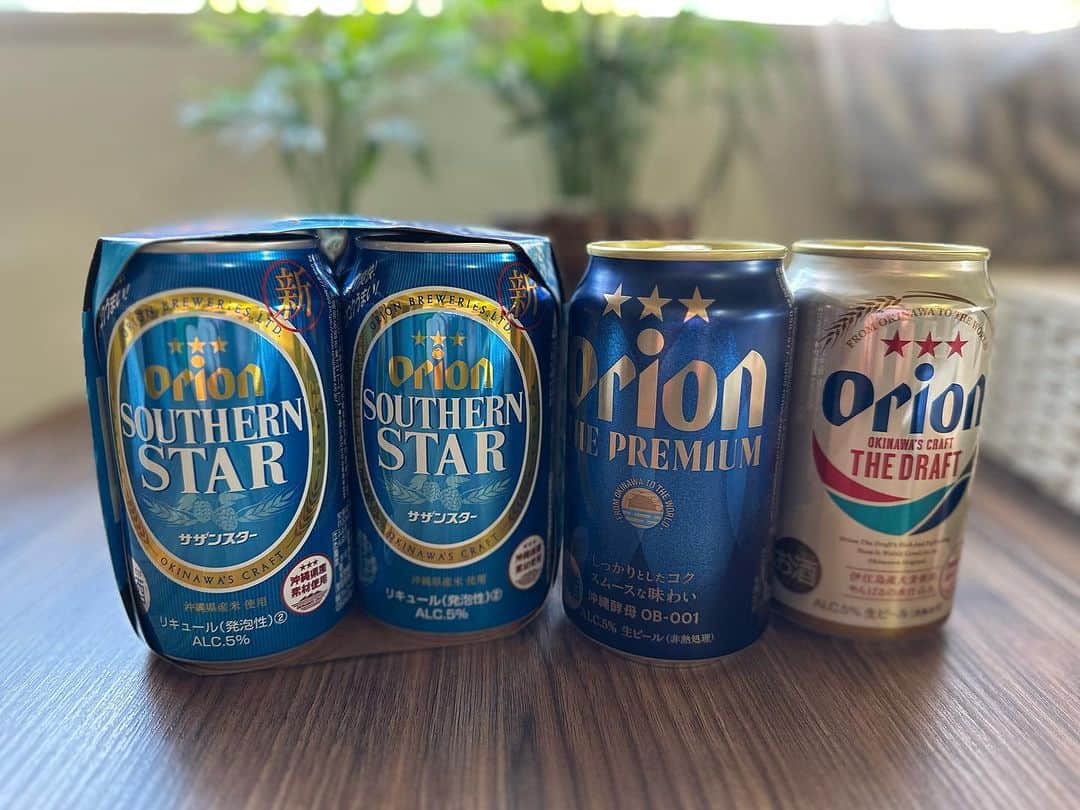のインスタグラム：「最近ビール🍻🍺が好きになりました😏😏😏  まだ軽めの物が好きで、オリオンビールやスプリングバレーにぞっこん🤩です🤩 スプリングバレーは、夏限定のグリーン💚が特に😍 量は全然飲めないんだけど🤭  暑い日に、プハーと一杯🍻最高です😎  #ビール #クラフトビール #オリオンビール #スプリングバレー #beer」