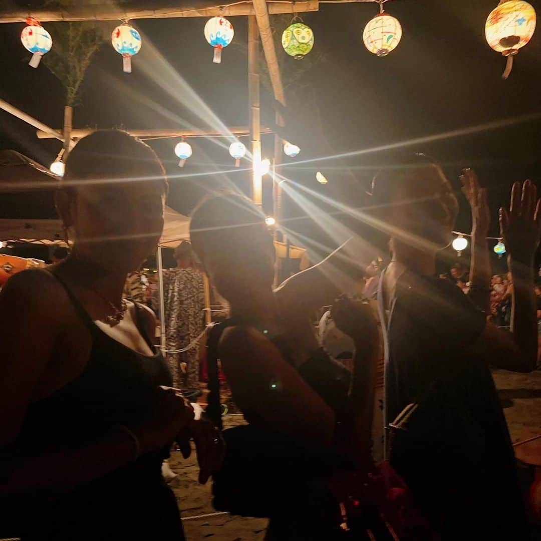 西山美希子さんのインスタグラム写真 - (西山美希子Instagram)「森戸海岸にて浜辺の盆踊り。海の盆踊りなんて、すごいよかった。なんでもいいから踊るのスキw」8月29日 22時12分 - mariaclove