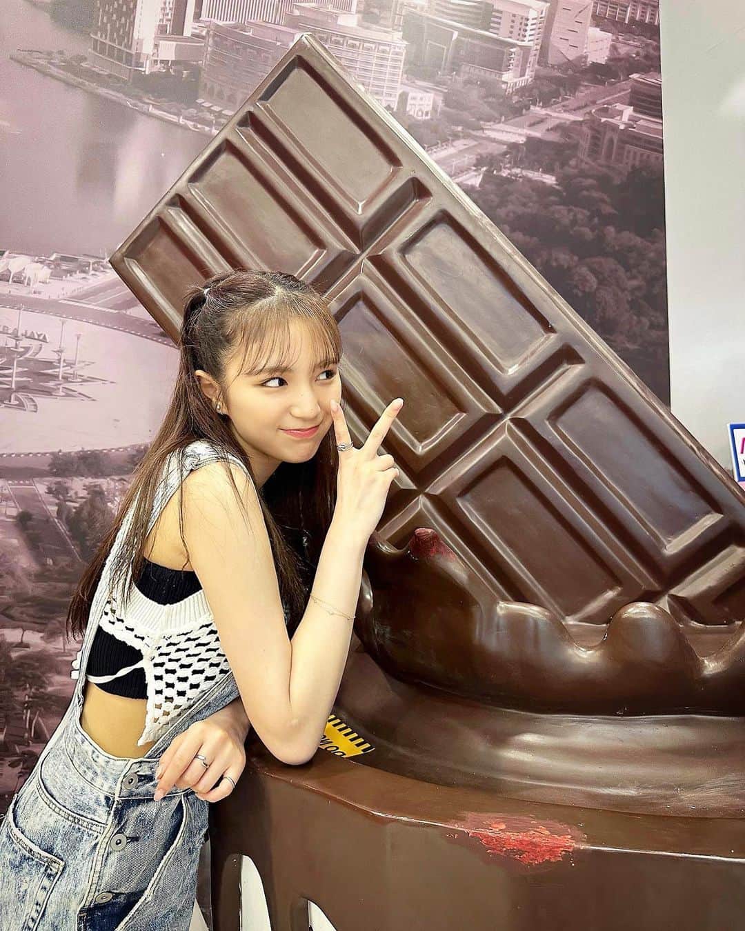 愛来さんのインスタグラム写真 - (愛来Instagram)「︎ ︎︎︎︎︎☁︎︎ チョコすき？   #Malaysia #愛来 #amefurasshi」8月29日 22時21分 - amefurasshi_aira_official_