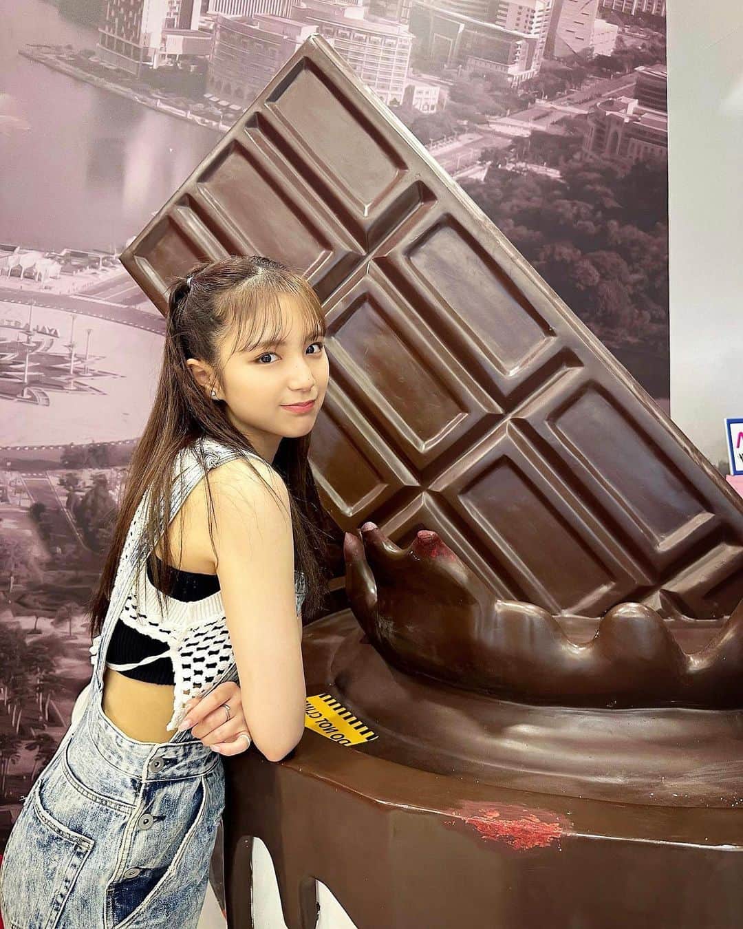 愛来さんのインスタグラム写真 - (愛来Instagram)「︎ ︎︎︎︎︎☁︎︎ チョコすき？   #Malaysia #愛来 #amefurasshi」8月29日 22時21分 - amefurasshi_aira_official_