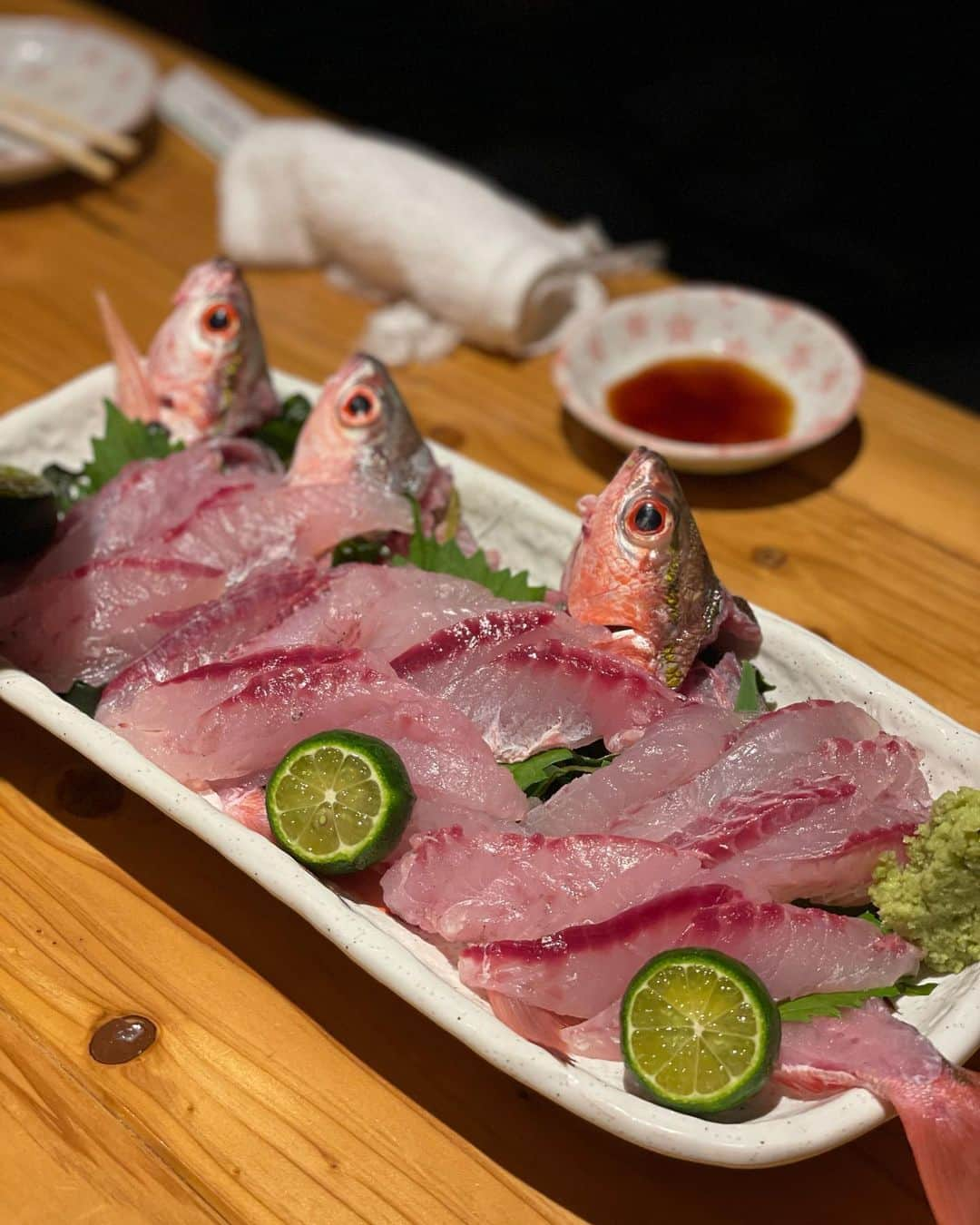 安藝正俊さんのインスタグラム写真 - (安藝正俊Instagram)「古宇利島沖にて🛥  アカジン 約2kg  くぅー、たまんないね😆  仕留めた高級魚たちを 捌いて調理までしてもらってみんなで打ち上げ🤤  次はもっとデカいやつと闘うぞ🔥  《着用サングラス》 @zeque_by_zeal  STELTH : MAD BLACK / TRUE VIEW  #沖縄#沖縄移住#沖縄好き#沖縄好きな人と繋がりたい#釣り#釣り好き#釣り好きな人と繋がりたい#偏光サングラス#グラスコード#アカジン#okinawa#okinawalife#polarized#polarizedsunglasses」8月29日 22時18分 - akimasa_okinawa