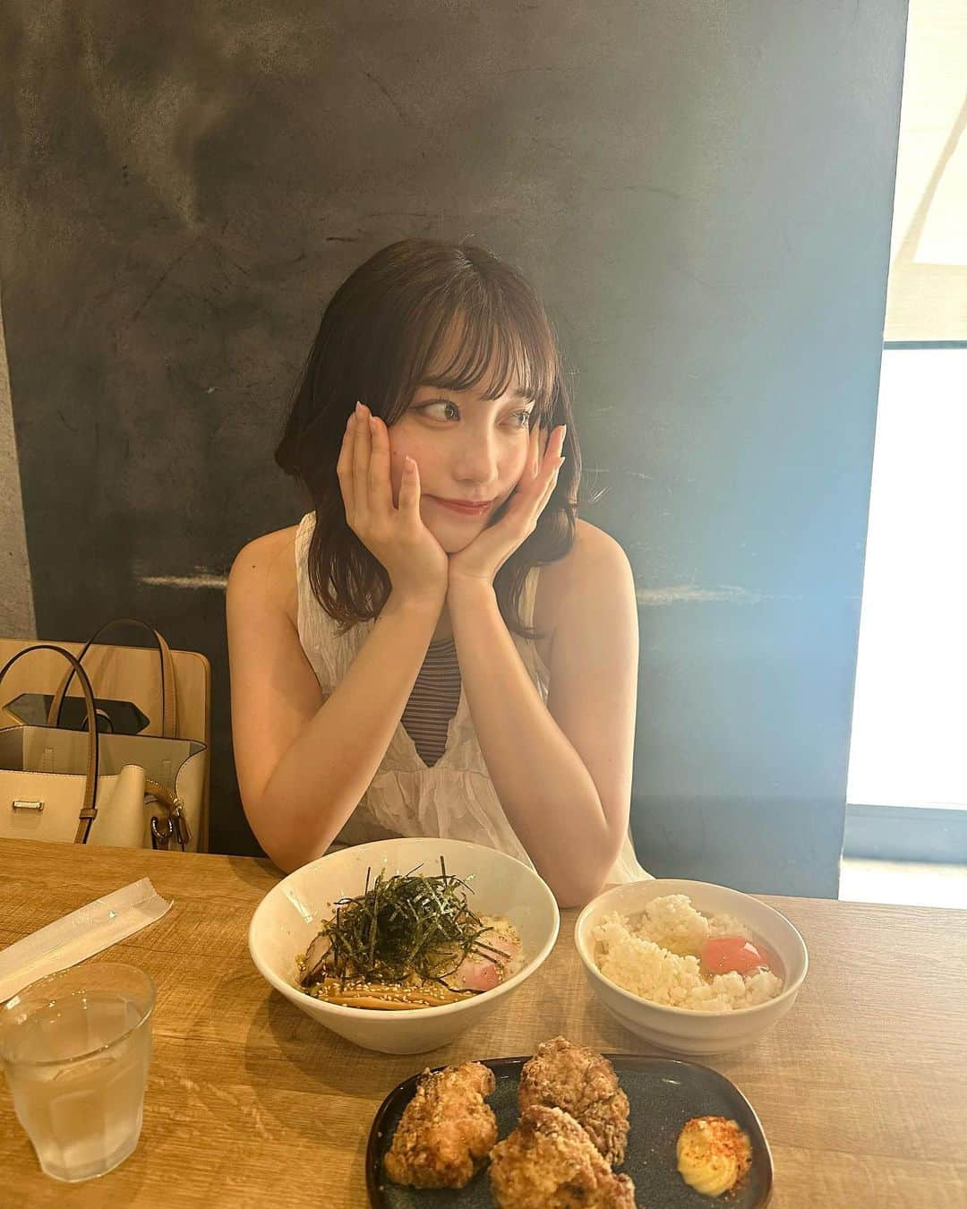 柚木ふゆさんのインスタグラム写真 - (柚木ふゆInstagram)「・ ・ ・ ラーメン🍜 大好き🍜 ・ ・ ・ ・ ・ ・ ・ ・ ・ ・  #mery #rili_tokyo #sucle #ボブヘア #ボブヘアアレンジ #ボブアレンジ #lfl #l4l #fff #淡色女子 #淡色コーデ #サロンモデル #サロモ #天王寺カフェ #cafe #カフェ #カフェ巡り #カフェ活 #天王寺ランチ #大阪 #大阪観光 #大阪旅行 #天王寺 #天王寺グルメ #ラーメン #人像攝影 #人物攝影 #模特 #攝影 #夏服」8月29日 22時23分 - fuyu_yuzuki