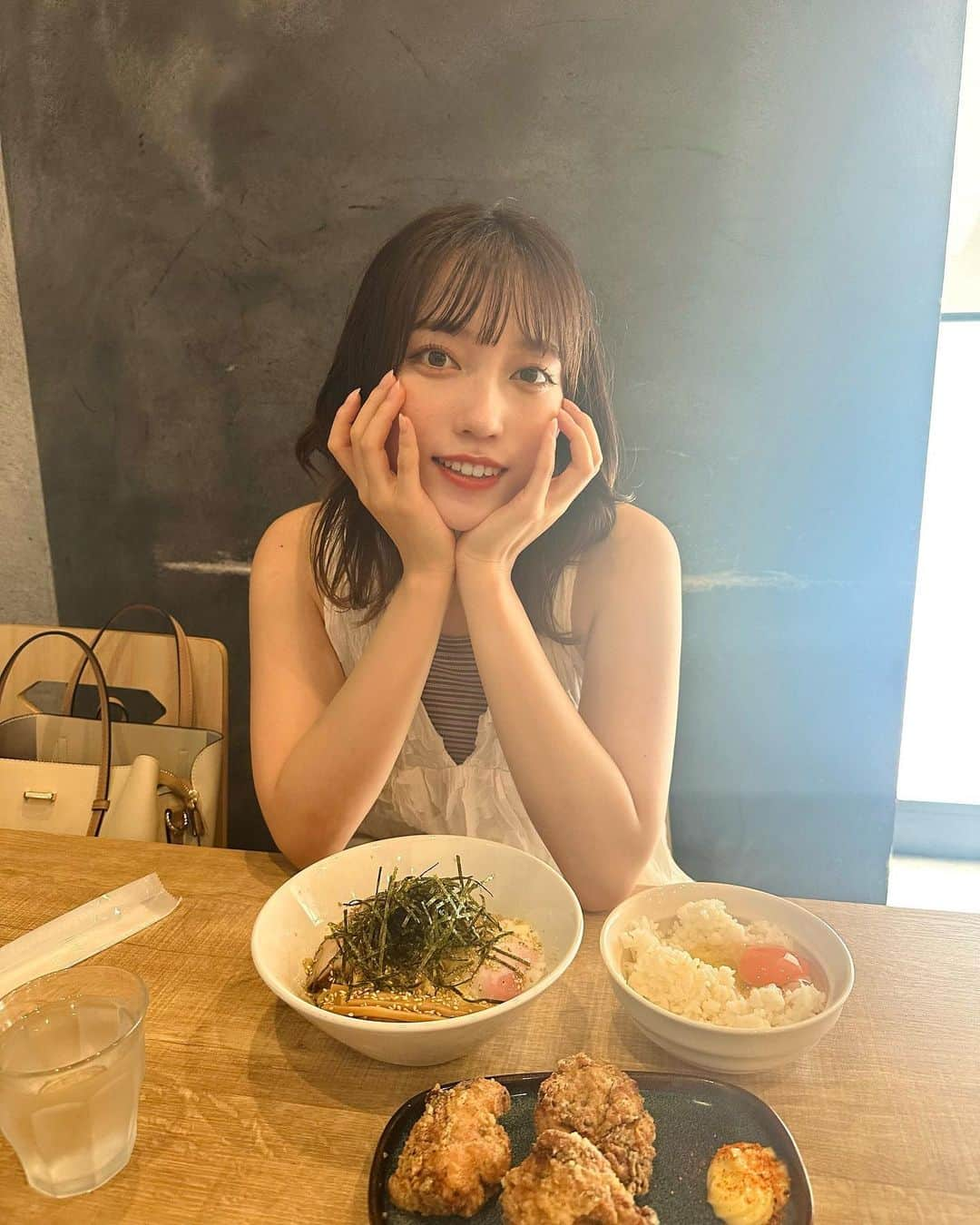 柚木ふゆのインスタグラム：「・ ・ ・ ラーメン🍜 大好き🍜 ・ ・ ・ ・ ・ ・ ・ ・ ・ ・  #mery #rili_tokyo #sucle #ボブヘア #ボブヘアアレンジ #ボブアレンジ #lfl #l4l #fff #淡色女子 #淡色コーデ #サロンモデル #サロモ #天王寺カフェ #cafe #カフェ #カフェ巡り #カフェ活 #天王寺ランチ #大阪 #大阪観光 #大阪旅行 #天王寺 #天王寺グルメ #ラーメン #人像攝影 #人物攝影 #模特 #攝影 #夏服」