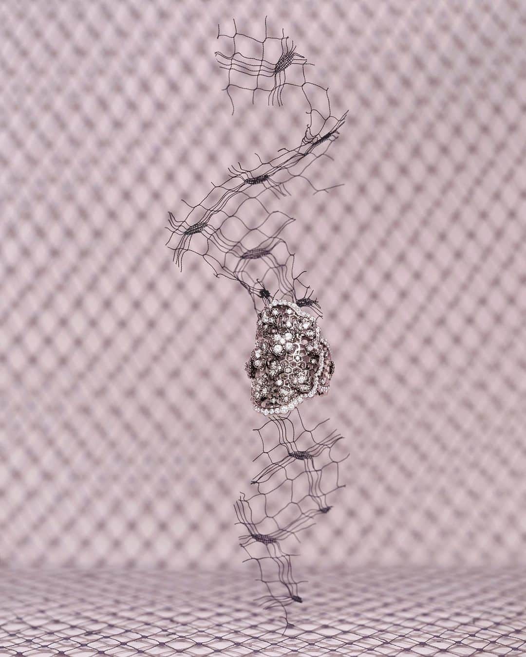 クリスチャンディオールさんのインスタグラム写真 - (クリスチャンディオールInstagram)「In a continuation of the heritage established by the Dear Dior and Dior Dior Dior lines, the spotlight shifts to unveil the latest in #DiorHauteJoaillerie, the 'Dearest Dior' collection by @VictoireDeCastellane in the issue of #DiorMagazine 43. This curation broadens the House's jewelry lexicon by offering a contemporary interpretation of lace's delicate intricacies that beautifully encapsulates Christian Dior's legacy. © @BrigitteNiedermairStudio」8月31日 5時00分 - dior
