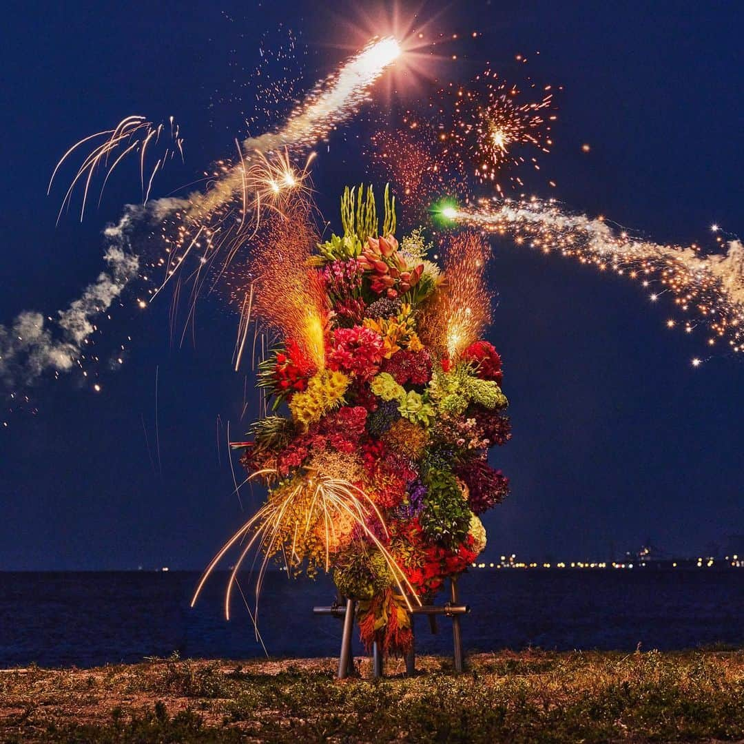 東信さんのインスタグラム写真 - (東信Instagram)「Botanical Sculpture “HANABI”  Date : August, 2023 Location: Japan  #azumamakoto  #shiinokishunsuke  #amkk #東信 #東信花樹研究所 #botanicalsculpture #hanabi #花火」8月29日 22時26分 - azumamakoto