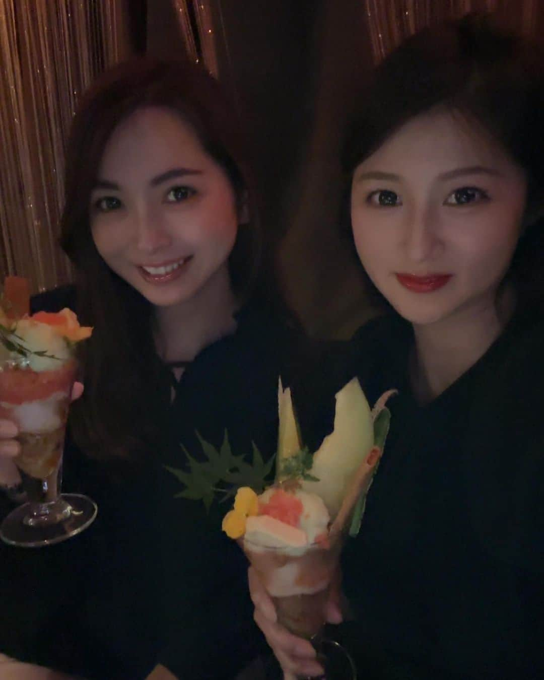 殿倉恵未さんのインスタグラム写真 - (殿倉恵未Instagram)「タワーマンションの一室にある会員制BAR"Le Salon 2100"  @n.i.t.t.y さん、ありがとうございました🙇🏻‍♀️  パフェも最高に美味しくて、お酒も進んで、お久しぶりに遊んでもらったマユさんと色んな話しできて嬉しかったです🩷 エステ、マツエク、、と手広くやってて尊敬🥹  今、2100では女子会プランと共にお洒落な桃のパフェも期間限定であるみたいです🍑🩷  この期間に女子会でも、デートでも是非行ってみて下さいねん❤️❤️  @lesalon2100   特に投稿の義務はされてないですが、勝手に投稿🍨😗 というかDMからの案件とか面倒くさくて受け逃すタイプ🌀笑  ． #bar#会員制バー#lesalon2100#タワーマンション#wine#パフェ活#パフェ#女子会#時差投稿にも程がある#時差投稿」8月29日 22時27分 - megumi_tonokura722