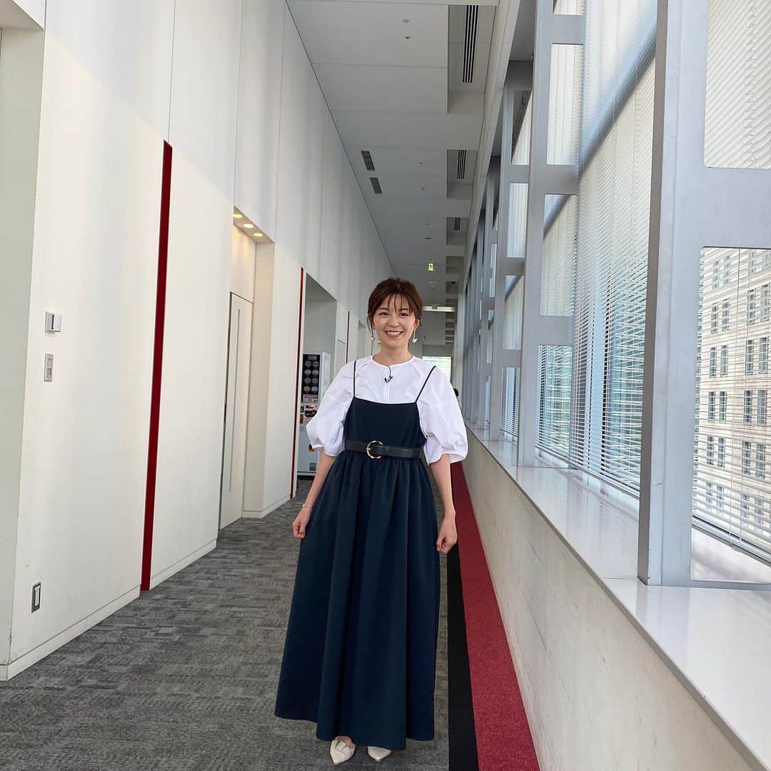 中野美奈子のインスタグラム：「明日8月30日(水)夜9時から 日本テレビ系列の「上田と女が吠える夜」に出演します。 学生時代運動部で鍛えられた“体育会系”女子と運動とは無縁の学生生活を送った“文化系”女ということで、写真部だったわたしは文化系として出てます。  面白かった〜わたし喋った記憶ないですがw皆さんのトークが楽しすぎて。 やっぱりアスリートの皆さまは筋肉やら瞬発力やら凄いです。  そしてお久しぶりのさゆりんごちゃん可愛すぎやろ🍎  お時間がある方はぜひご覧下さい。  衣装 @newans.official   #上田と女が吠える夜  #日本テレビ #文化部女子 #写真部 #パズルも  #推しがいる生活   #中野美奈子」