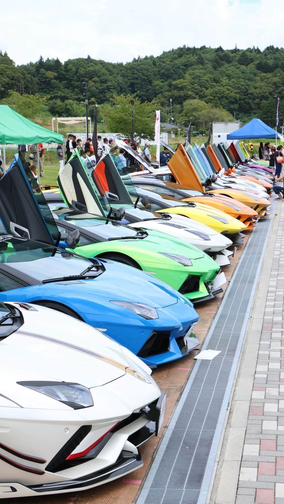 諸星伸一のインスタグラム：「⭐️ドローン撮影⭐️  ドローン撮影のご依頼は @jumpei_lamborghini  までよろしくお願いします✨  #lamborghini #ランボルギーニ #morohoshi #諸星伸一 #fightingstar #ファイティングスター #fsbk #世界最強モロックマ #世界最強諸星一家 #諸星一家 #powercraft  #lexani #lexanijapan #rockford #tokyo #japan」
