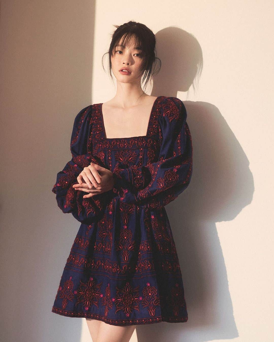 シー ニューヨークのインスタグラム：「In love with embroidery ♥️ The Petunia dress #seanewyork」