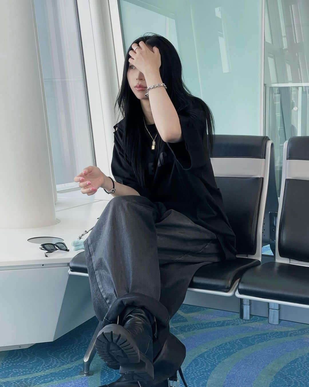 原涼香のインスタグラム：「(꜆꜄꜆˙꒳˙)꜆꜄꜆🖤🖤✈️」