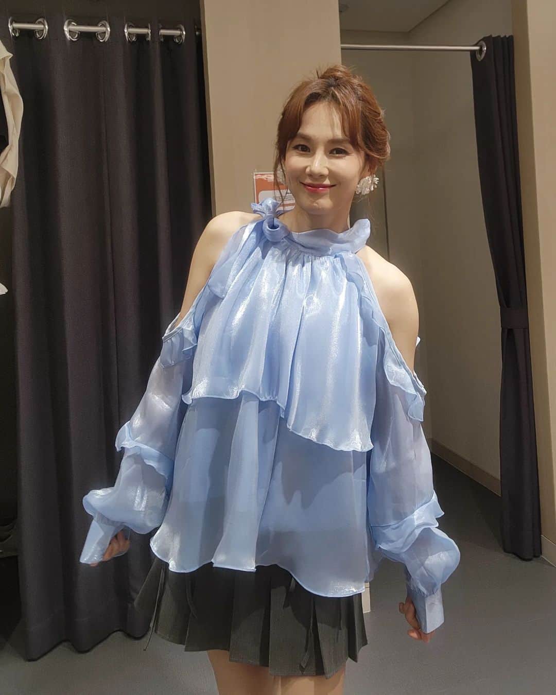 チェヨンのインスタグラム：「😉 잘 회복하구있구 공연도하고 녹화도 하고  이제 운동도 할수있어요 아주 좋습니다♡♡♡ 언넝  축구연습하러 가야지이이이 ⚽️」