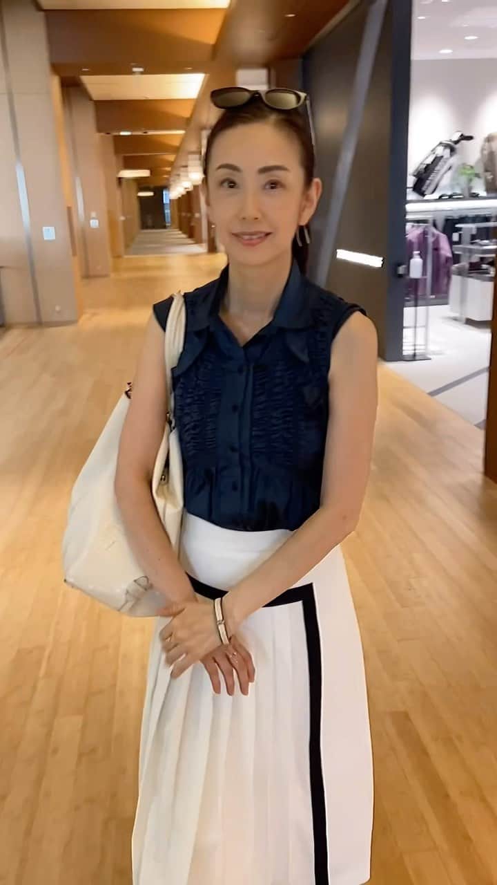 田村翔子のインスタグラム：「打ち合わせの後、少し涼みながらウィンドウショッピング😊 今日も暑かったですすね💦  #夏コーデ#summerfashion#ライフスタイル#打ち合わせ#田村翔子」