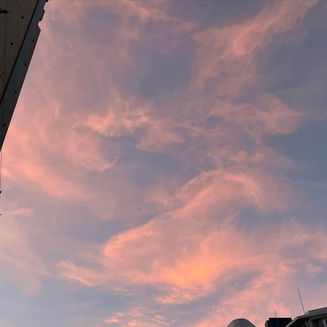 池上紗理依さんのインスタグラム写真 - (池上紗理依Instagram)「ピンクの空と今のネイル💓」8月29日 22時37分 - sarii_ikegami
