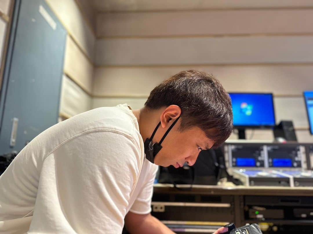 酒井健太のインスタグラム：「ガーレージ  #今日 #深夜0時から #tbsラジオ  #954 #アルピーdcg」
