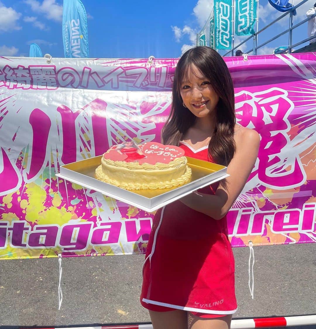 北川美麗のインスタグラム：「· · · D1GPエビス 2日間、沢山のお祝い幸せでした❤️‍🔥ありがとうございました🙏🏼  ケーキは生クリームが苦手だからって、大好きなサツマイモのケーキを用意して下さりました😭すごい！  残り4戦もよろしくお願いします✨️ · · #d1gp #d1 #VALINO #RQ #エビスサーキット」