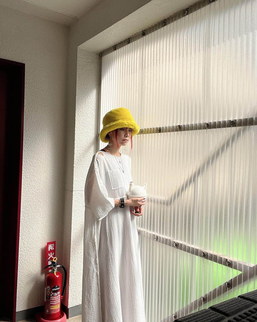 si ouxさんのインスタグラム写真 - (si ouxInstagram)「ヒヨコーデ #きょうの太陽浴  dress @upaborn  hat @nudetrump_shibuya  shoes @prada  necklace @upaborn」8月29日 14時00分 - si_oux