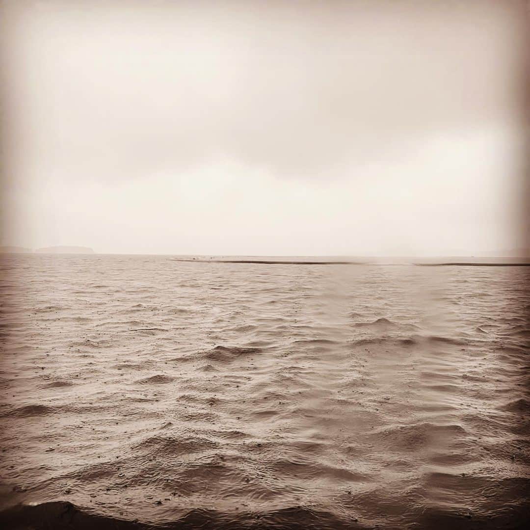 ニック・フロストのインスタグラム：「Sinking.」