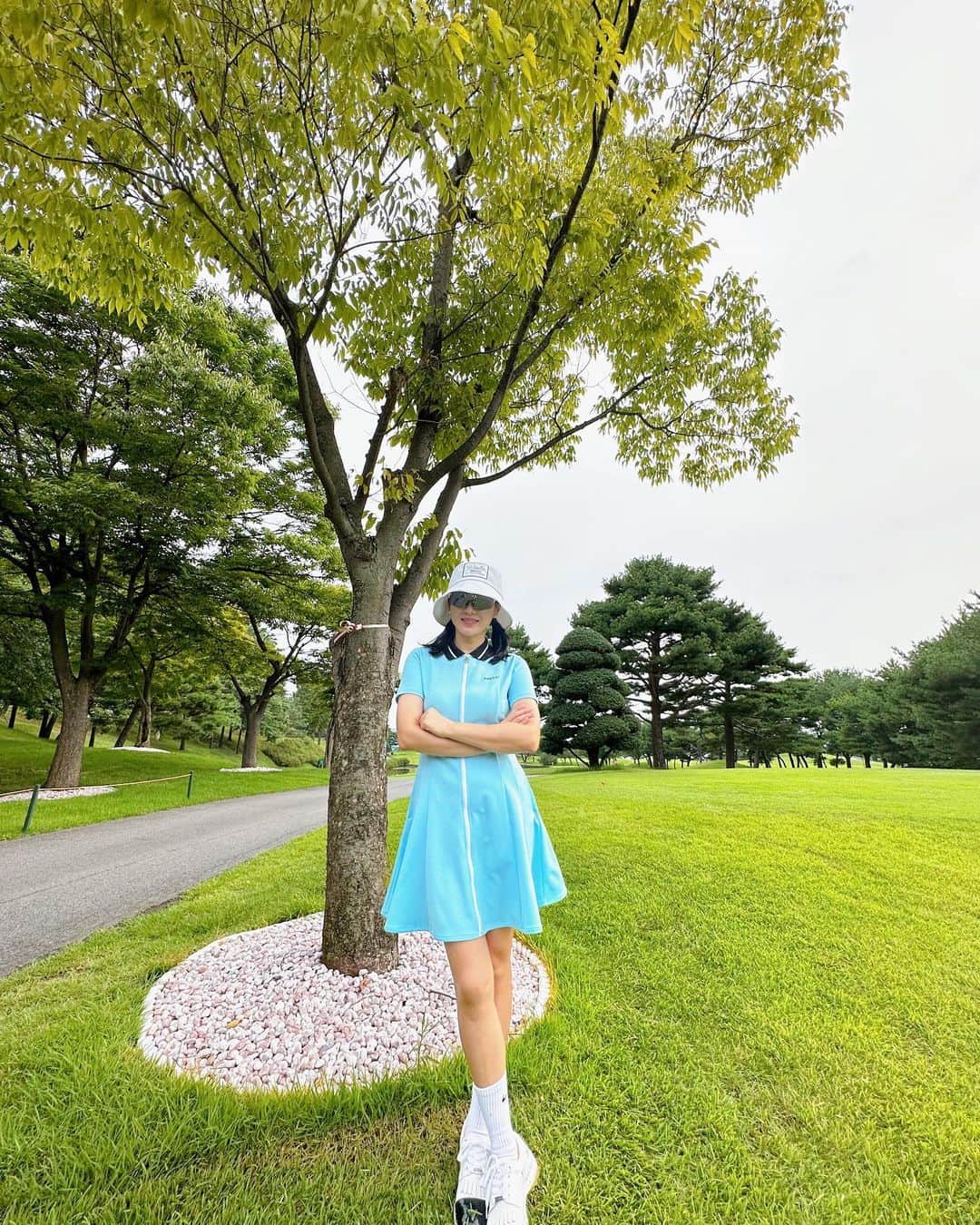 ソン・イェジンのインスタグラム：「D-1. 😬 Am I getting better?? His photography skills are getting better!😎」