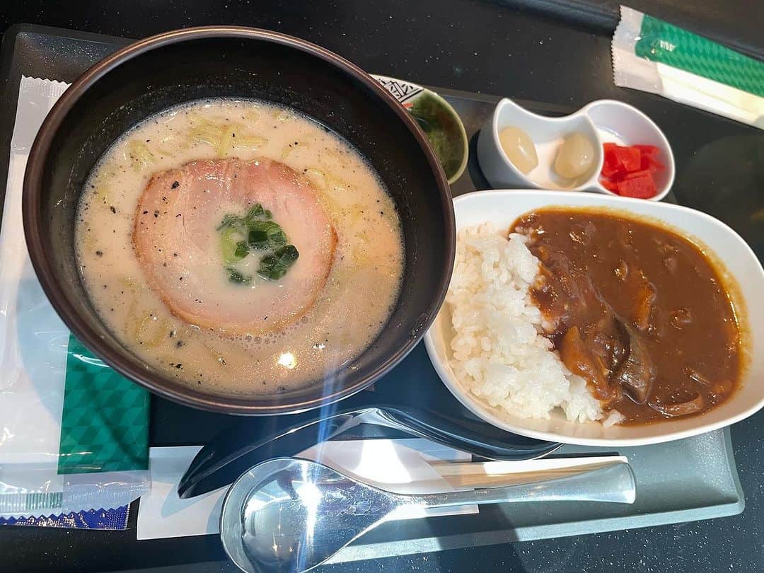 大森日雅さんのインスタグラム写真 - (大森日雅Instagram)「食べたもの~🇰🇷♡😋  カンジャンケジャン🦀 最高に美味！ましそよ~♡ 参鶏湯もまたたべたい。 ビヨットは8個は食べた🤍  次は本場のサムギョプサル絶対たべたい！  ✈️loungeで食べた辛ラーメンうまうまだった。写真はない笑 #韓国 #ソウル #江南 #電音部」8月29日 14時46分 - nichika_omori