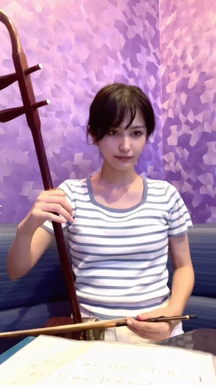 池谷実悠のインスタグラム：「必死すぎて怖い  #童神 #二胡 #テレ東 #アナウンサー」