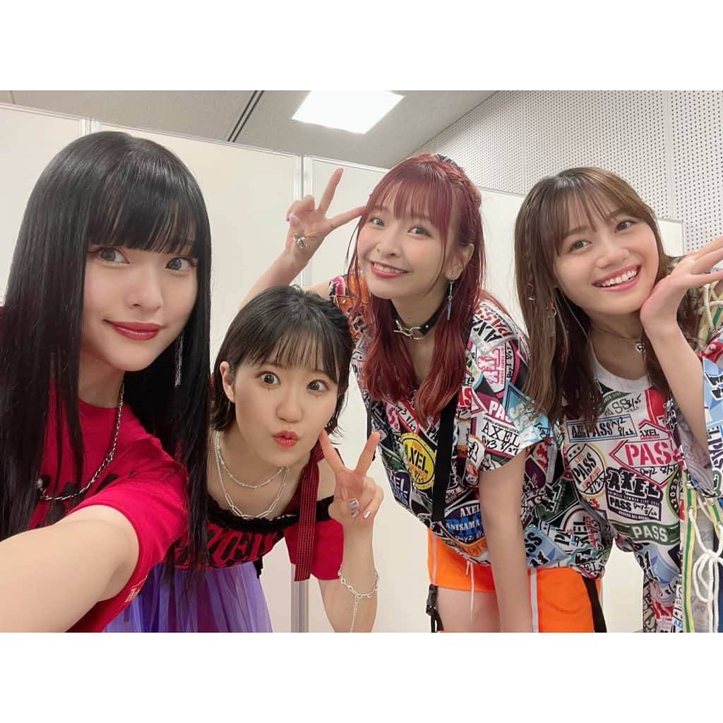 伊藤美来さんのインスタグラム写真 - (伊藤美来Instagram)「🔥  アニサマの思い出☺︎  #みくです☺︎ #anisama #芹澤優　ちゃん #MyGO ちゃん #ASCA さん #東山奈央 さん #halca さん #村上まなつ ちゃん #花澤香菜 さん #大西亜玖璃 ちゃん #鬼頭明里 ちゃん #小倉唯 さん」8月29日 15時18分 - itomiku_official