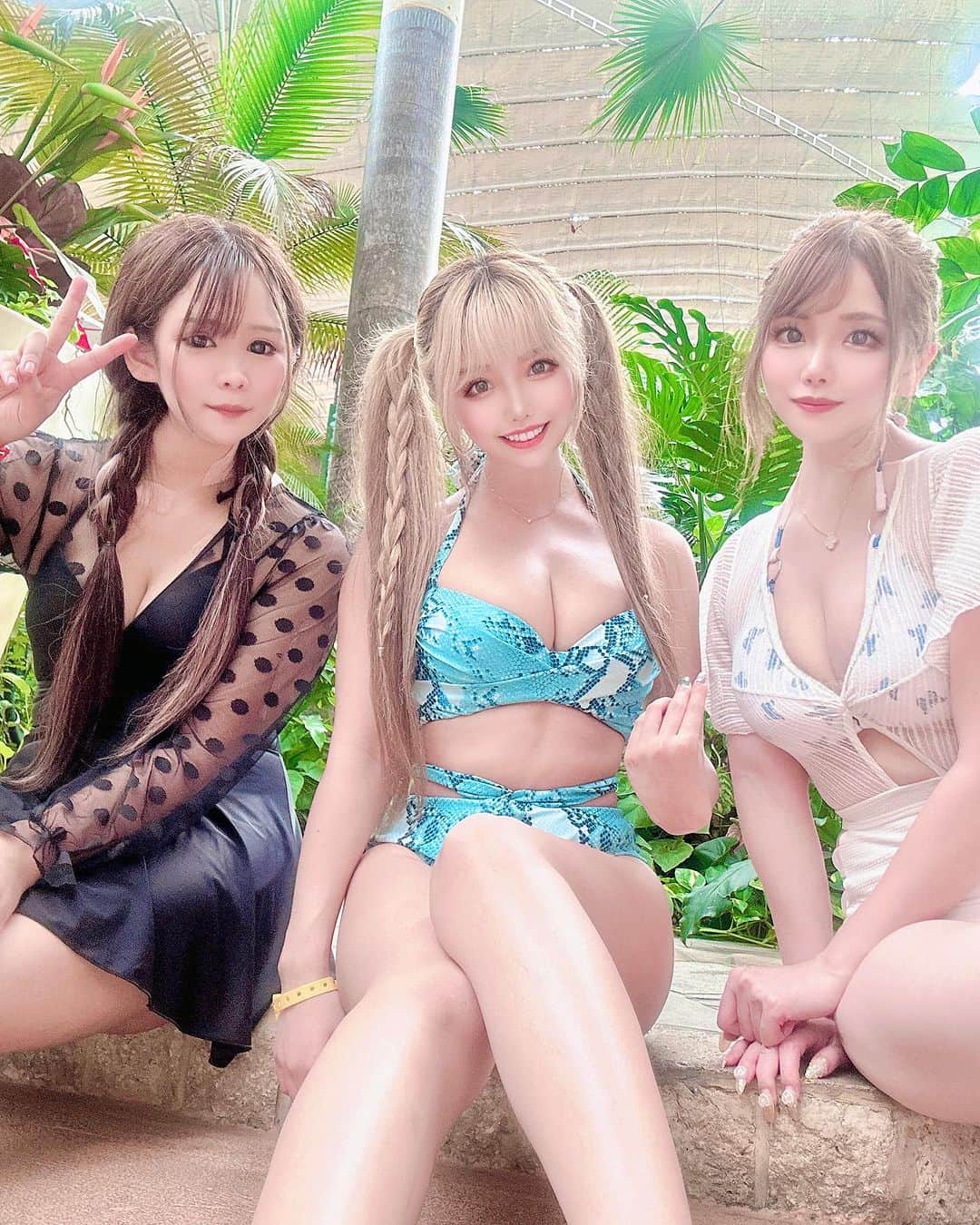 でいじーのインスタグラム：「初3人でハワイアンズいってきた🌺🌴♡  #ハワイアンズ#スパリゾート#スパリゾートハワイアンズ #プール#水着#水着女子 #水着ギャル #ビキニギャル #ビキニガール #ビキニ水着 #パイソン柄 #派手#歌舞伎町#キャバ#キャバ嬢#キャバクラ#ガールズバー#コンカフェ#ホスト#イケメン#bar#サパー#tokyo#美女#美人#可愛い#likeforlike#bestoftheday#japan#夏」