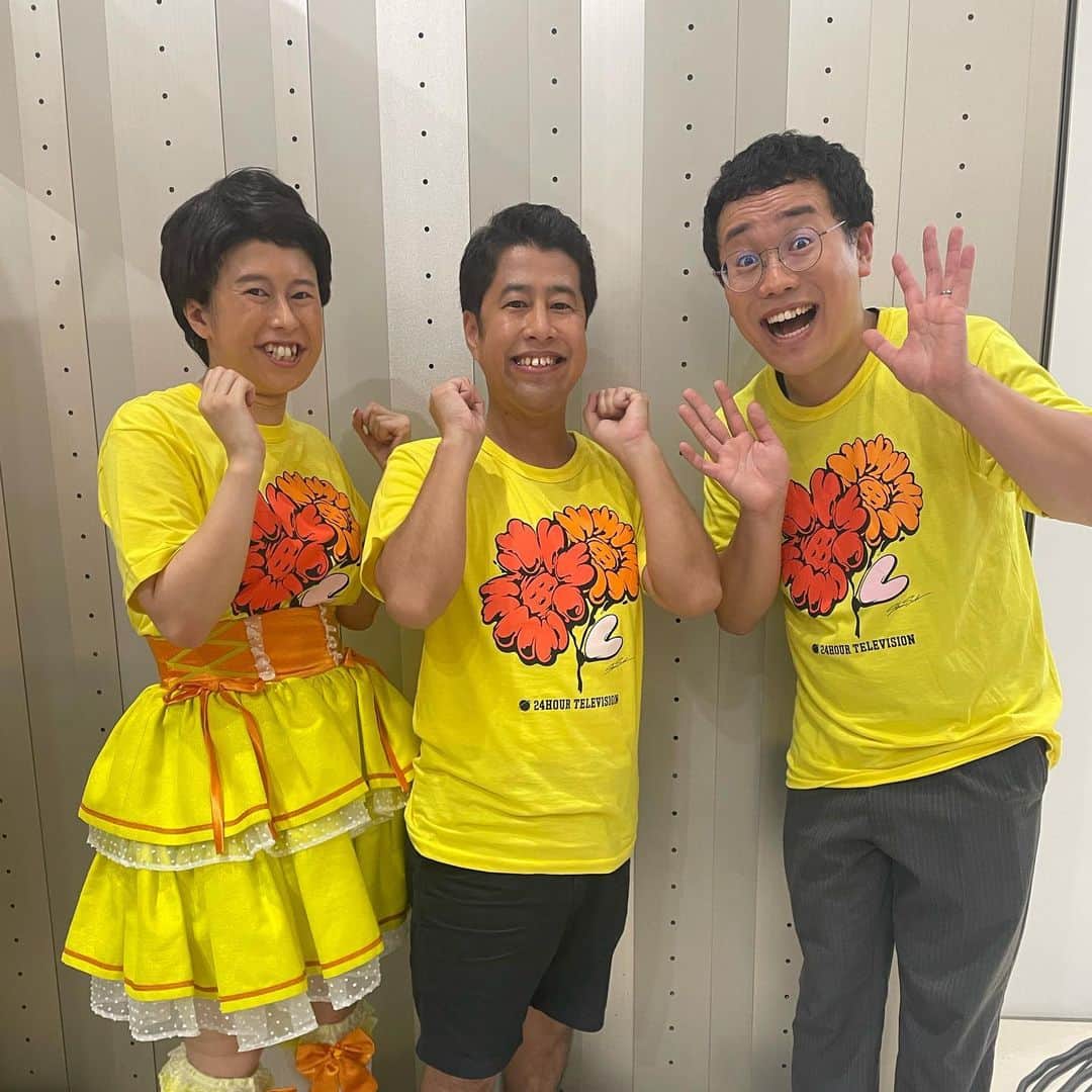 パーマ大佐のインスタグラム：「8/27(日)は、 #NACK5 #アナパー 生放送後、 #24時間テレビ  #横浜 #日産ギャラリー イベントに出させて頂きました！  ネタやったり中継に参加したり楽しい1日でした😌 見て下さった方ありがとうございました！  写真はご一緒した #ウエストランド井口さん と、 #カカロニ菅谷 さんと、 鳥ちゃんと！  #パーマ大佐」