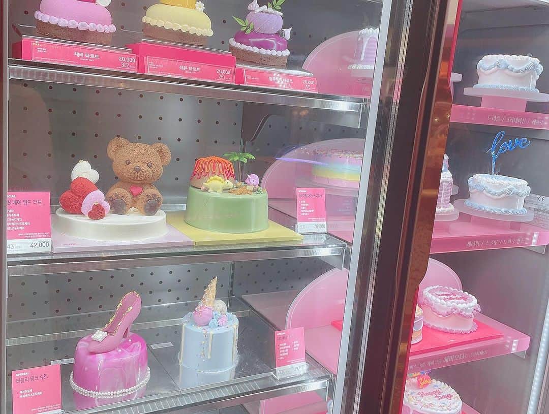 大森日雅さんのインスタグラム写真 - (大森日雅Instagram)「韓国のCOEXモール中のサーティワン🤍💗🩵🐻🎀 店内もアイスもかわいかった~。 チョコミントはどこでたべても美味しい😋 #韓国 #ソウル #江南 #電音部」8月29日 15時36分 - nichika_omori