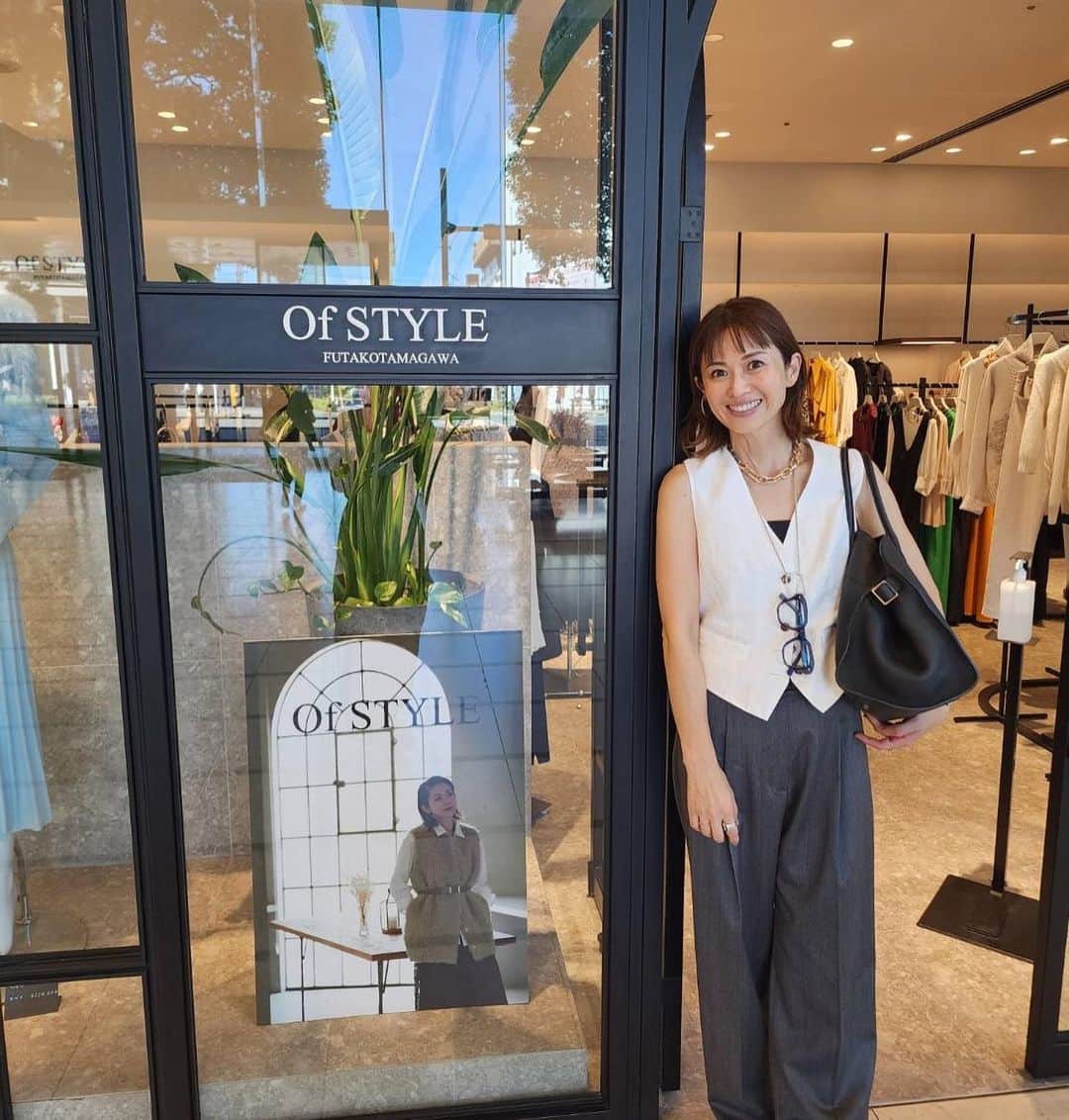 畑野ひろ子のインスタグラム：「今日は、二子玉近辺での撮影だったので、撮影後に　カタログを担当させていただいた　 @of__style 玉川高島屋店にお邪魔しました😆」