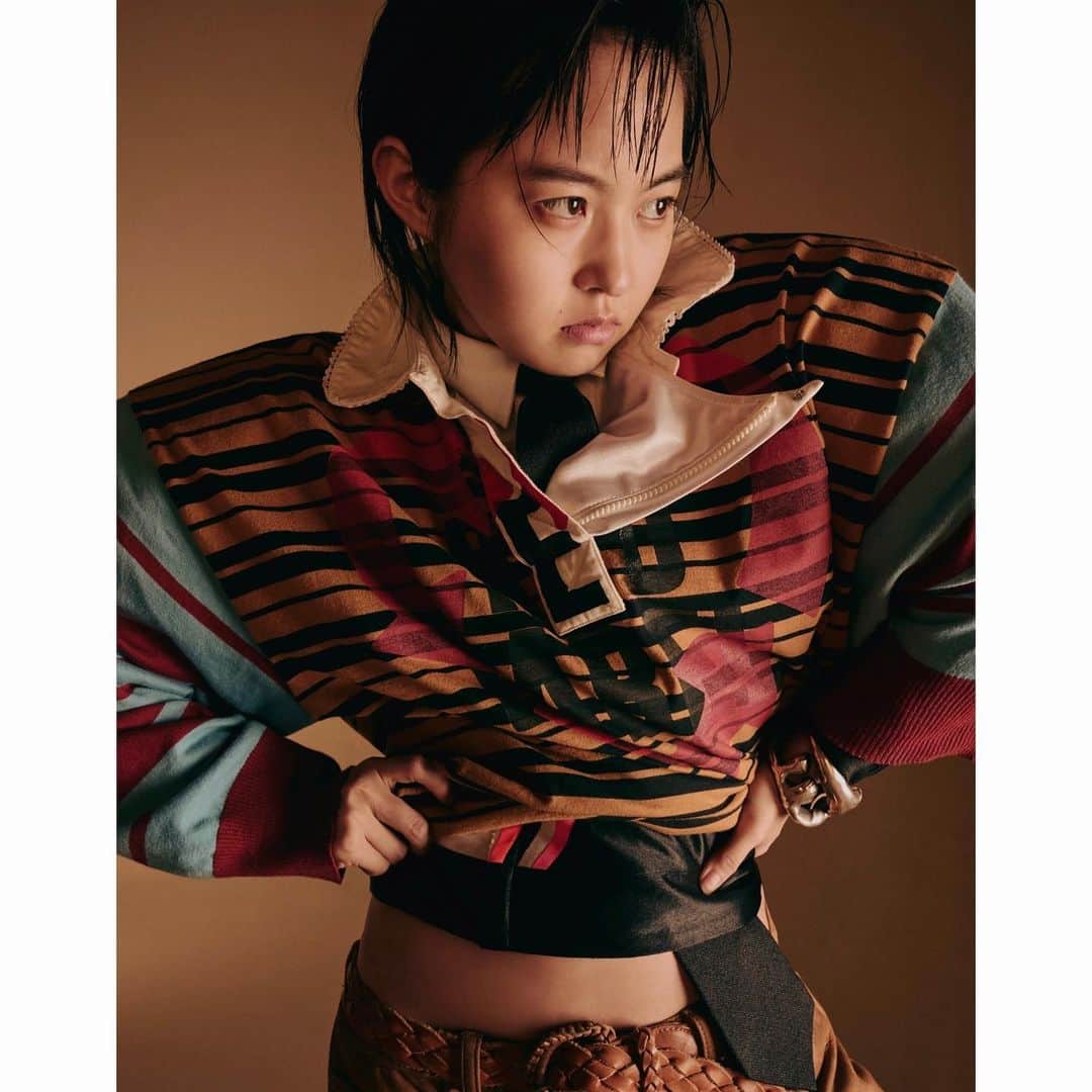 TEPPEIさんのインスタグラム写真 - (TEPPEIInstagram)「…   ruggershirts, @viviennewestwood  powershoulder, @gucci  shirts, @wooyoungmi  tie, #michaeljdrake  leathertrousers, @kolorofficial  jewelry, @les__six__   // ⁡ for FF Magazine  -Who the heck Do you think I am.,  ⁡ starring: 伊藤万理華 @marikaito_official  ⁡ Photography: @seijifujimori  Hair: @pyuuuuuu  Makeup: @asamitaguchimua  Edit,Writing: @highvision  ⁡ Direction,Styling: TEPPEI  Stylist assistant: Taira Sakamoto  ⁡ #伊藤万理華  @ragtag_official_women」8月29日 16時13分 - stylist_teppei