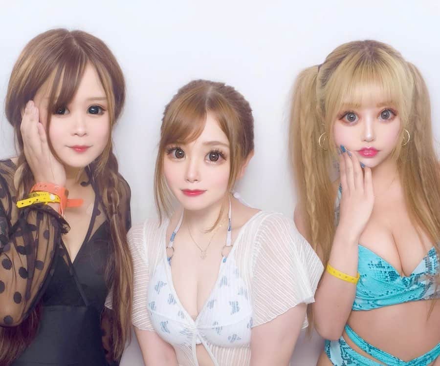 でいじーのインスタグラム：「ぷりくら😂 1番目を小さくするにしてもなんかキマってしまった笑 あと落書きなくて9枚も貰えるプリ初めてだった🫣  #プリ#ぷりくら#ぷりんと倶楽部 #プリント倶楽部 #プリクラ#プリクラポーズ #プリクラ加工 #時代は変わる#ハワイアンズ#スパリゾート#スパリゾートハワイアンズ #プール#水着#水着女子 #水着ギャル #ビキニギャル #ビキニガール #ビキニ水着 #キャバ#キャバ嬢#キャバクラ#ガールズバー#コンカフェ#ホスト#イケメン美女#美人#可愛い#likeforlike#bestoftheday#summer」